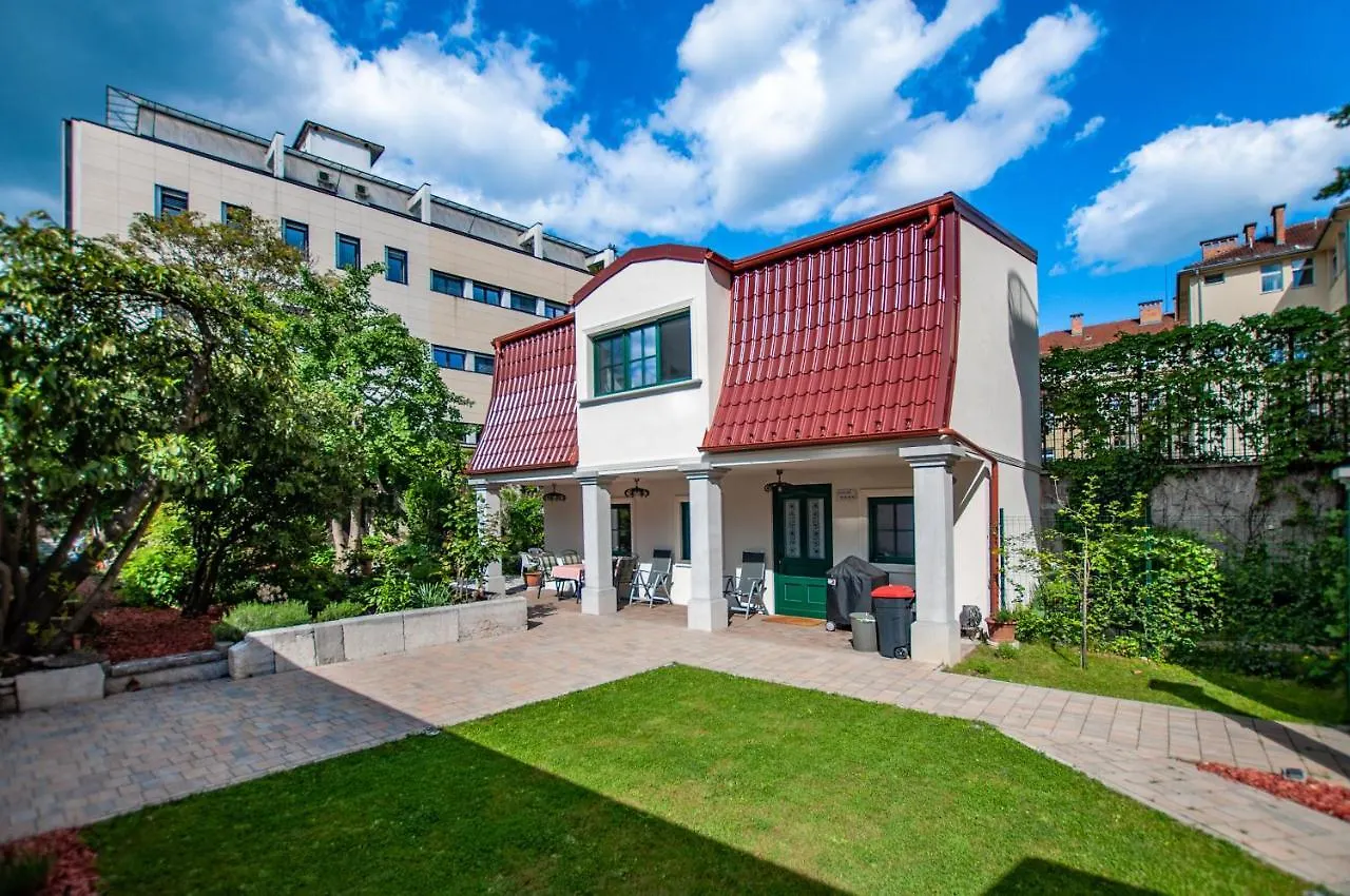Entire House In The Center Of Ljubljana - Free Parking - Dragon Garden Pavilion Ljubljana