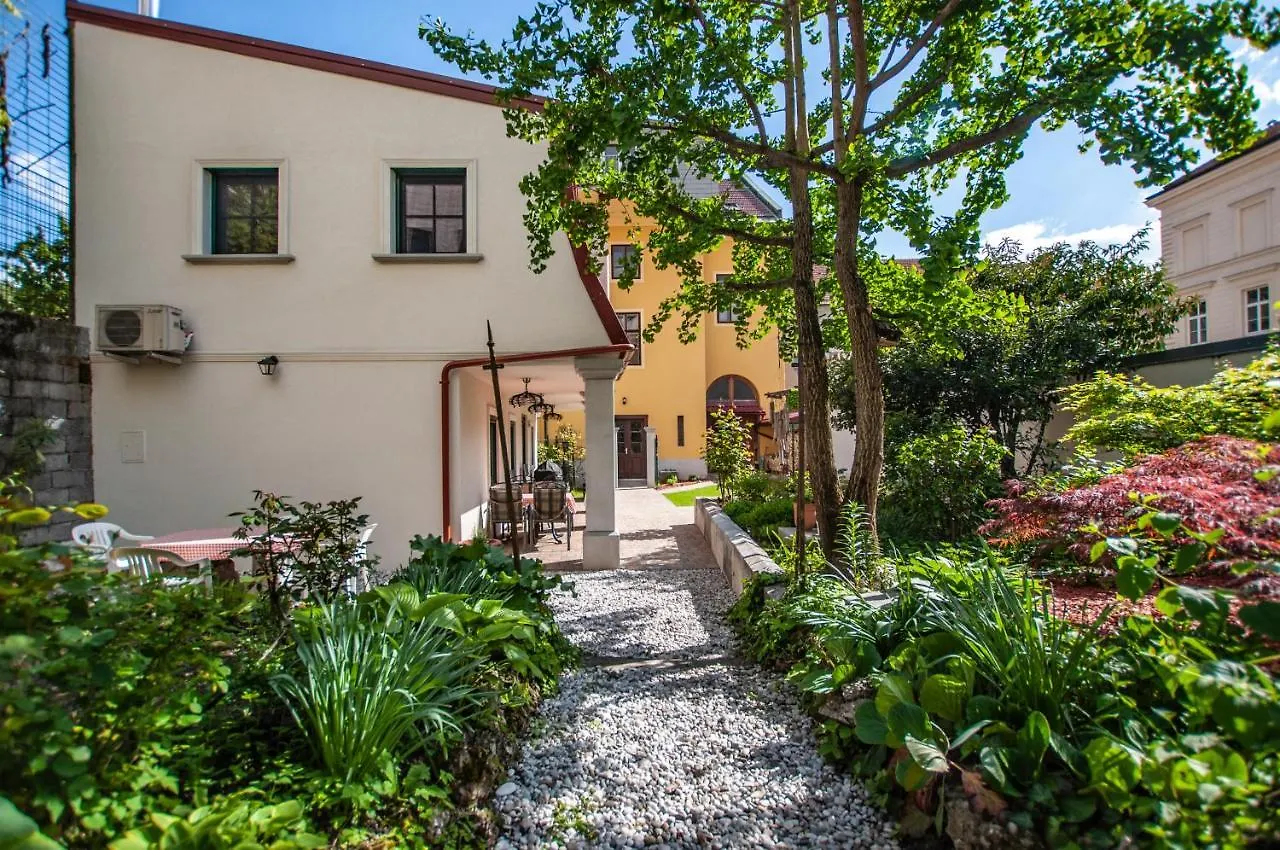 Entire House In The Center Of Ljubljana - Free Parking - Dragon Garden Pavilion Ljubljana Homestay